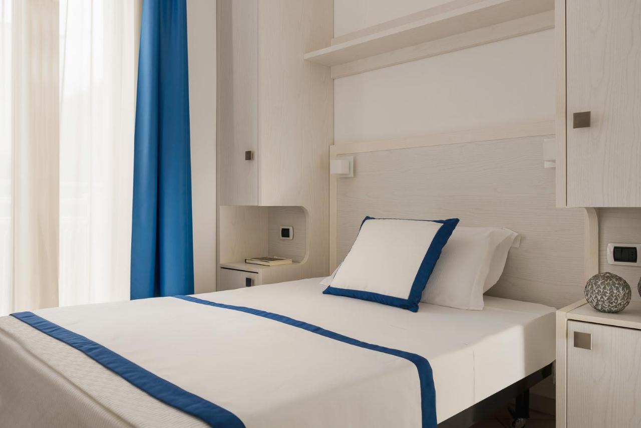 Hotel Embassy Riccione Exterior photo
