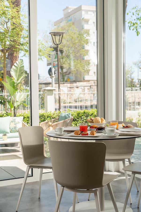 Hotel Embassy Riccione Exterior photo